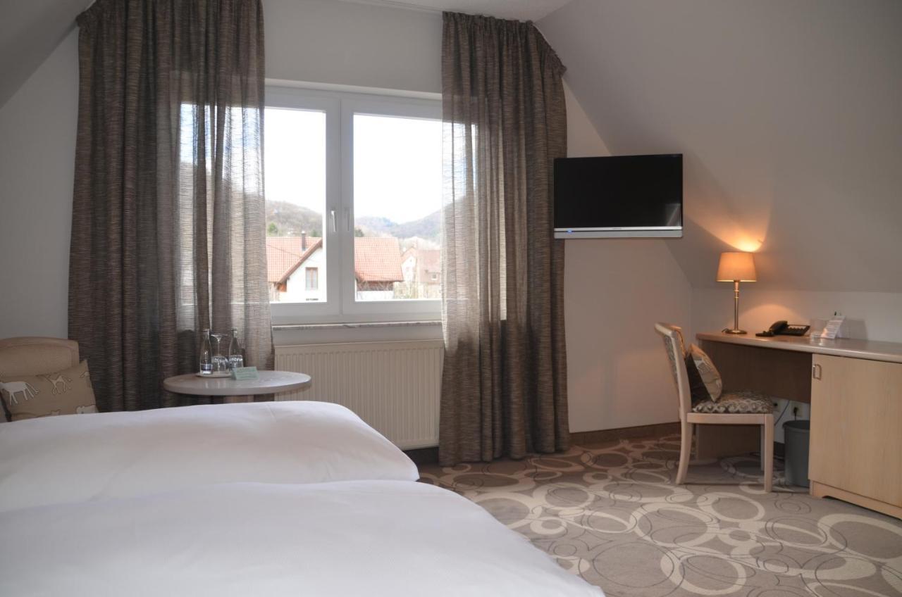 Castell Hotel & Restaurant Leinsweiler Bagian luar foto