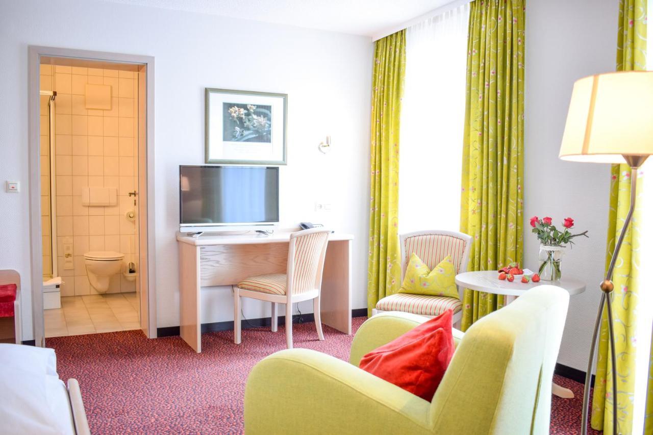 Castell Hotel & Restaurant Leinsweiler Bagian luar foto