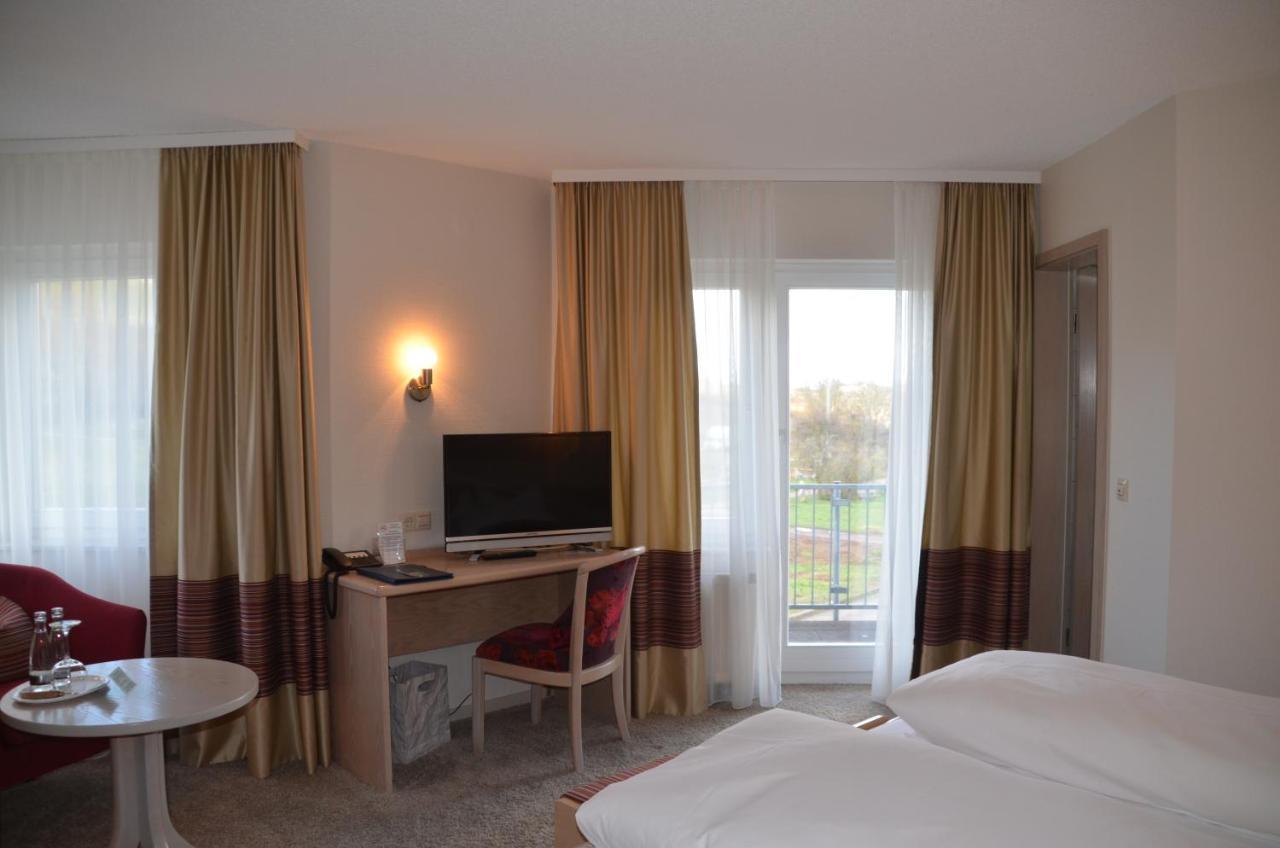 Castell Hotel & Restaurant Leinsweiler Bagian luar foto