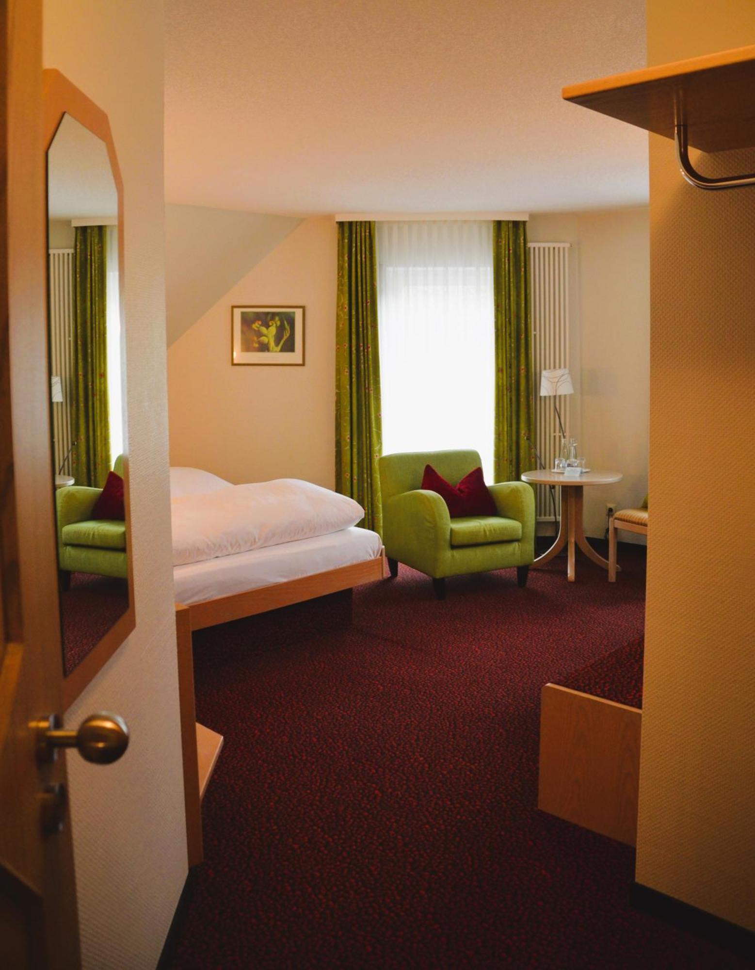 Castell Hotel & Restaurant Leinsweiler Bagian luar foto
