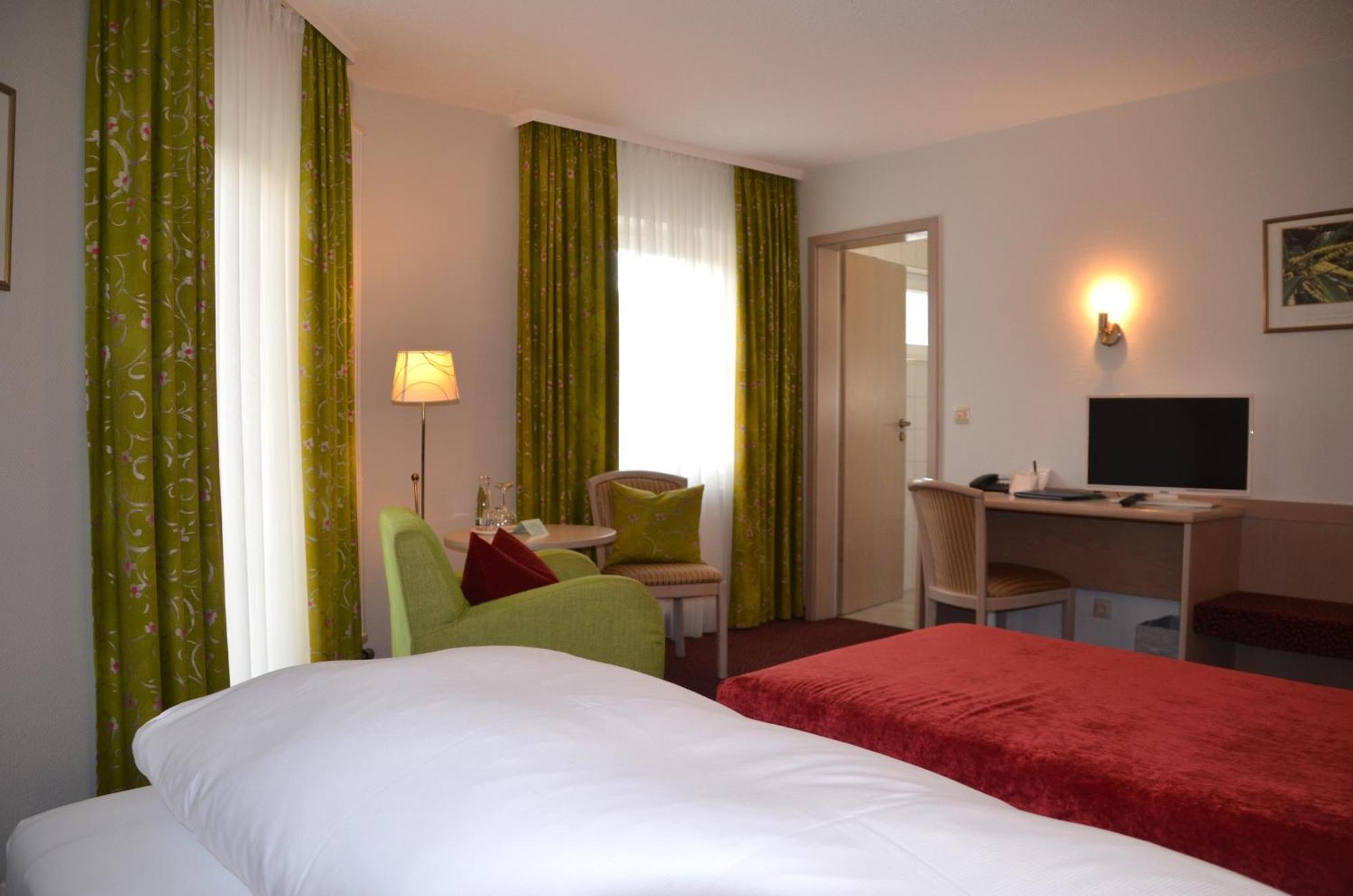 Castell Hotel & Restaurant Leinsweiler Bagian luar foto