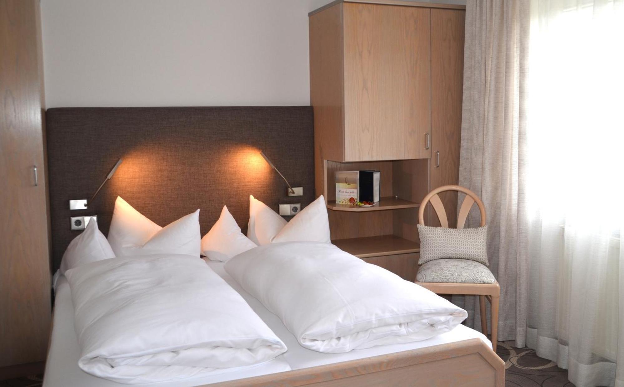 Castell Hotel & Restaurant Leinsweiler Bagian luar foto